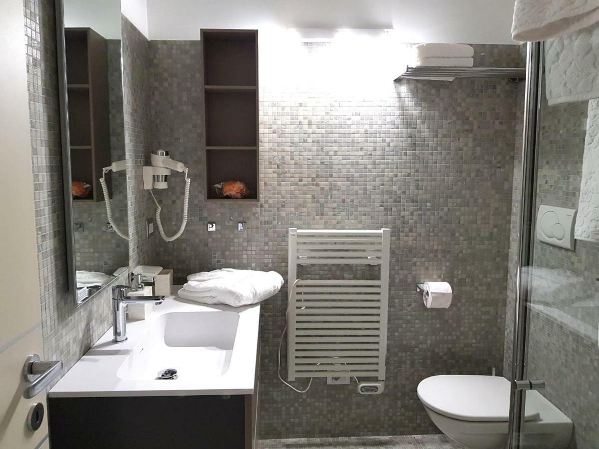Deluxe Apartments Garda Sirmione Exterior photo