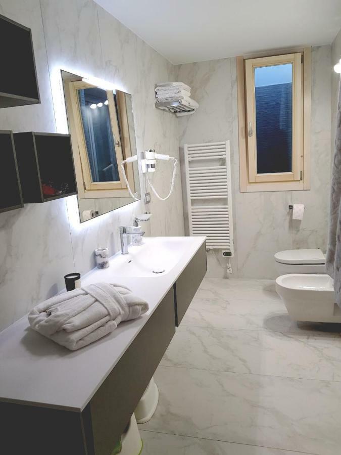 Deluxe Apartments Garda Sirmione Exterior photo