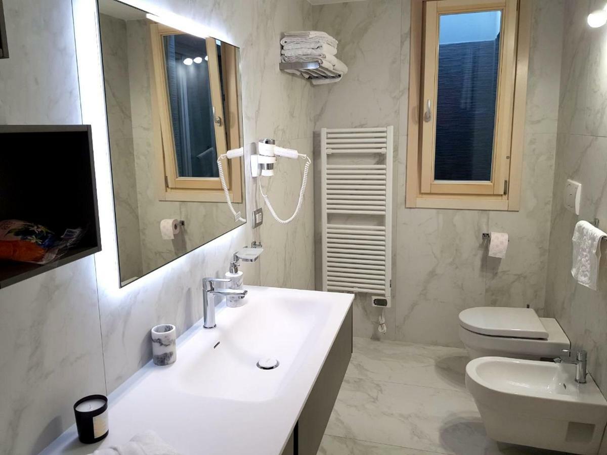 Deluxe Apartments Garda Sirmione Exterior photo