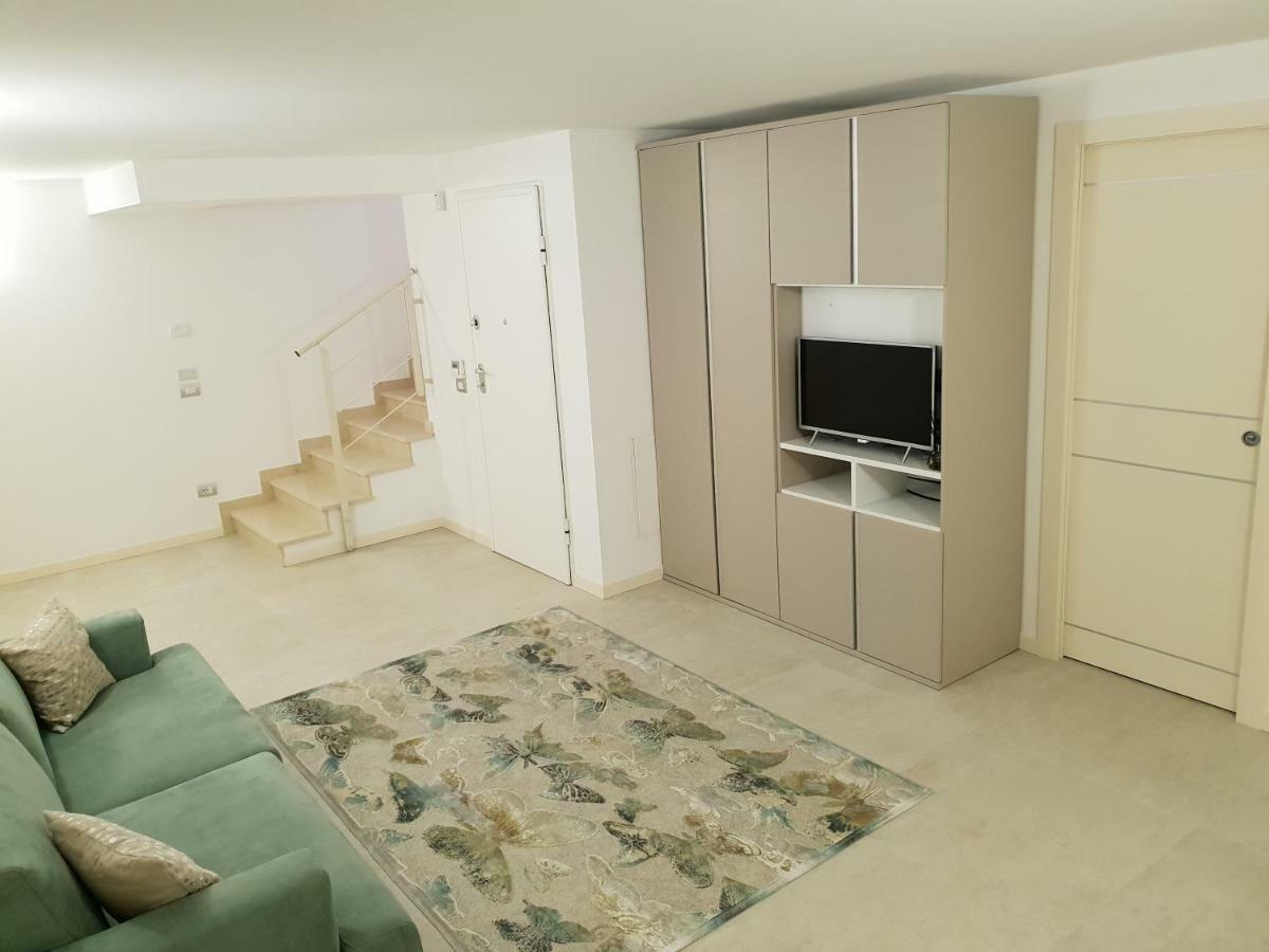 Deluxe Apartments Garda Sirmione Exterior photo