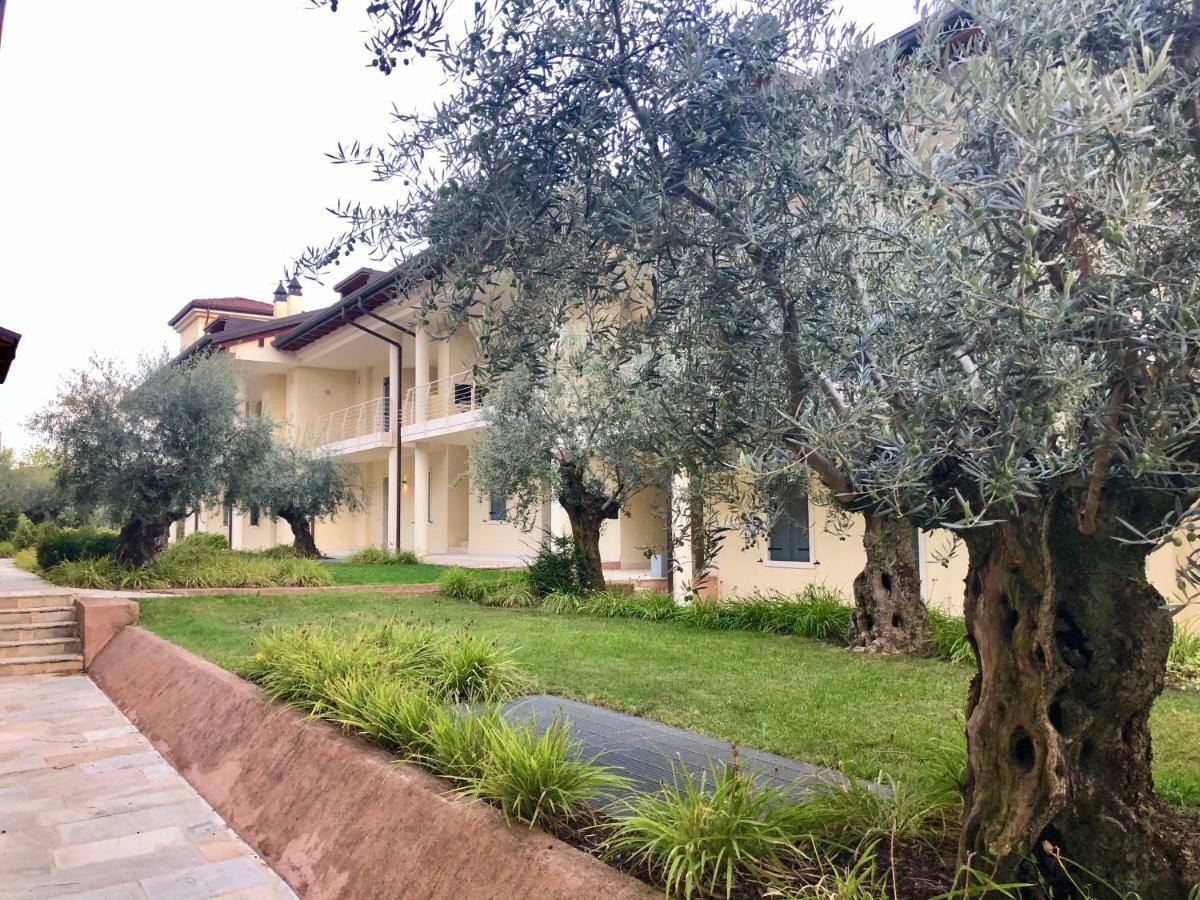Deluxe Apartments Garda Sirmione Exterior photo