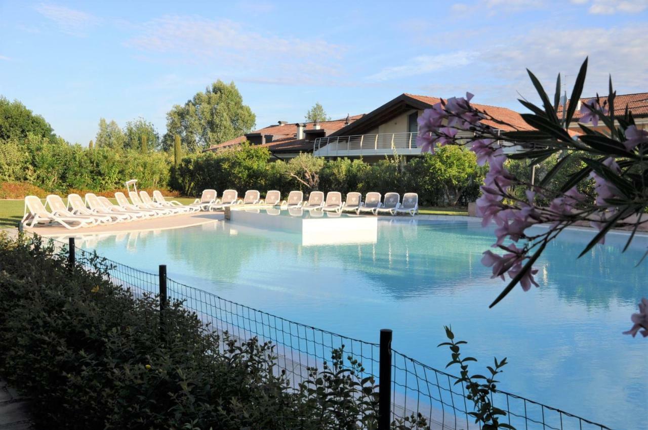 Deluxe Apartments Garda Sirmione Exterior photo