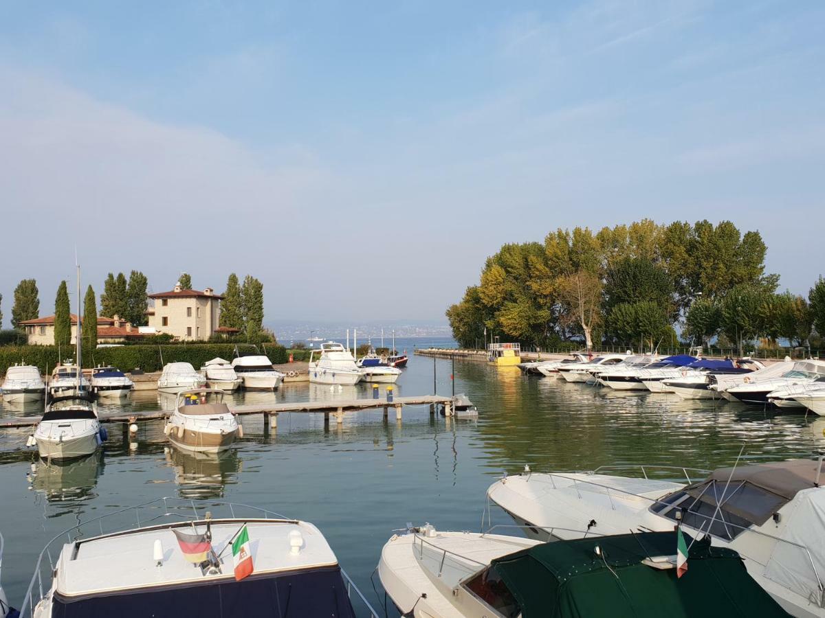 Deluxe Apartments Garda Sirmione Exterior photo