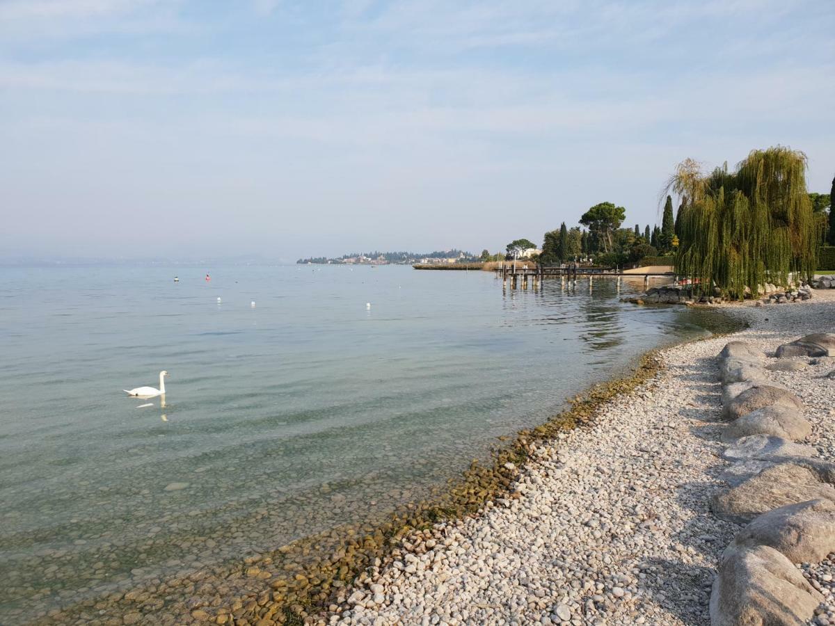 Deluxe Apartments Garda Sirmione Exterior photo