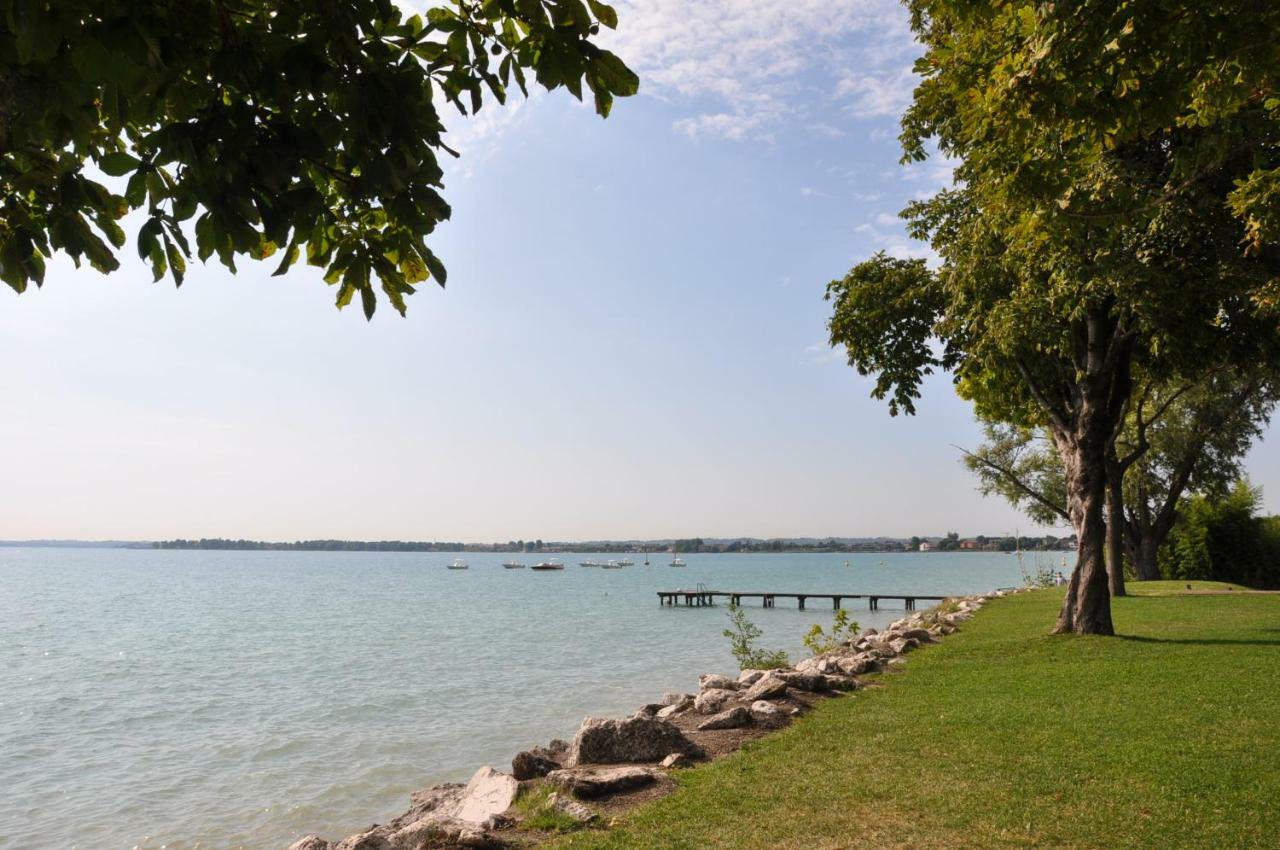 Deluxe Apartments Garda Sirmione Exterior photo